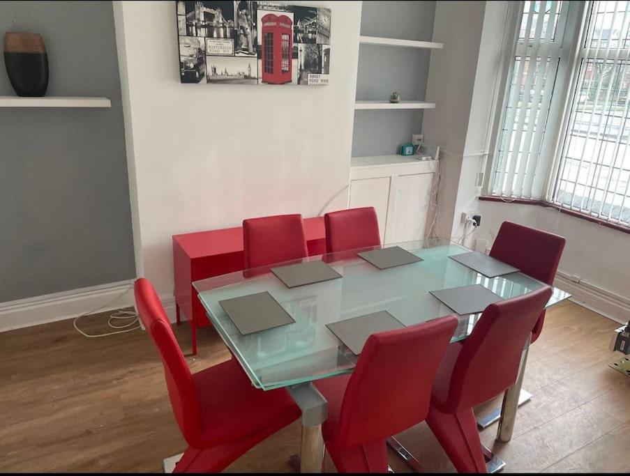 Wv1 Budget Contractor Stays- 5 Beds - Discounts Ok Wolverhampton Ngoại thất bức ảnh