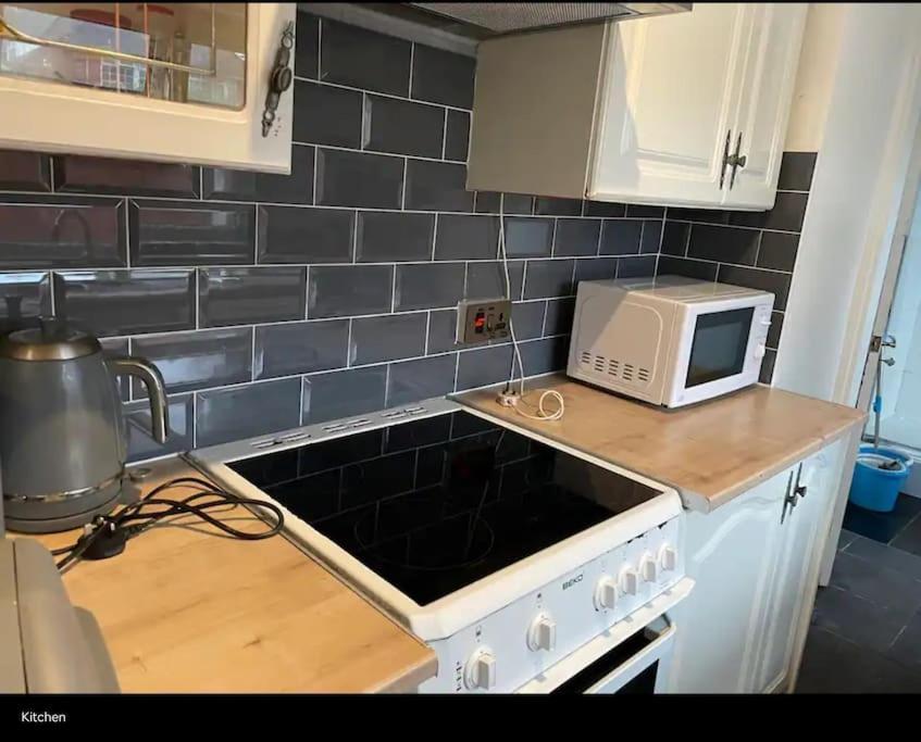 Wv1 Budget Contractor Stays- 5 Beds - Discounts Ok Wolverhampton Ngoại thất bức ảnh