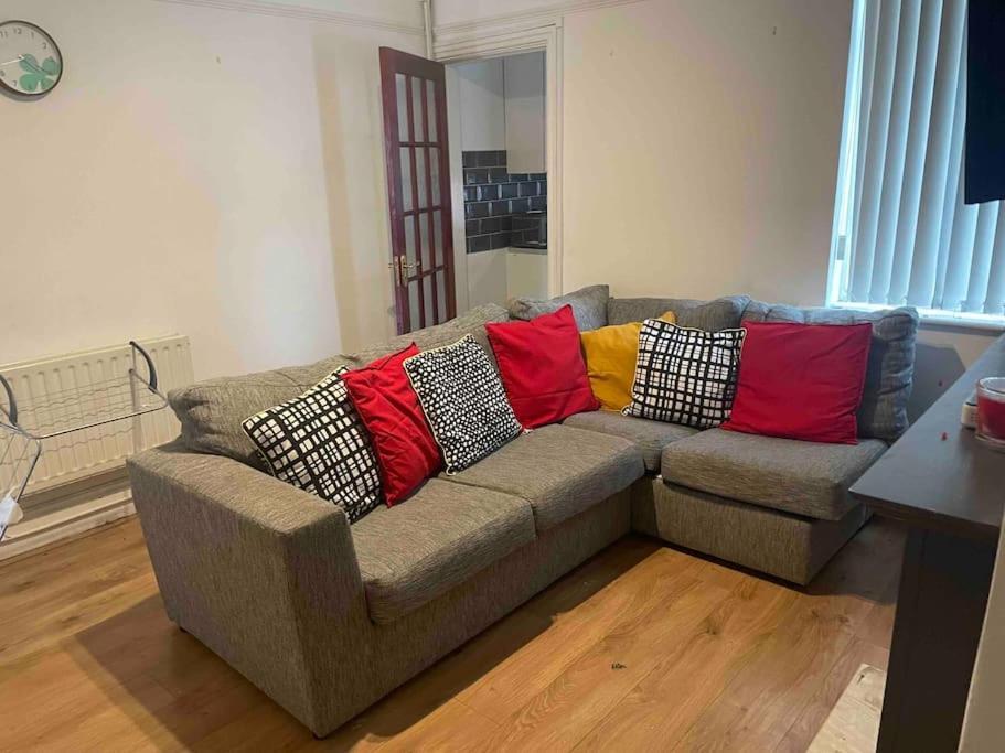 Wv1 Budget Contractor Stays- 5 Beds - Discounts Ok Wolverhampton Ngoại thất bức ảnh